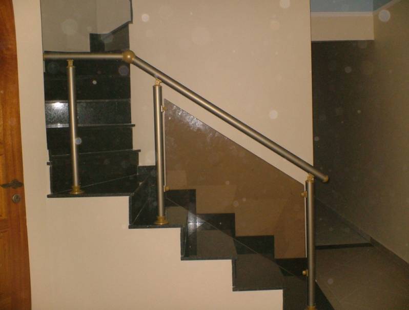 Corrimão de Alumínio com Vidro Preço São Miguel Paulista - Corrimão de Escada em Vidro